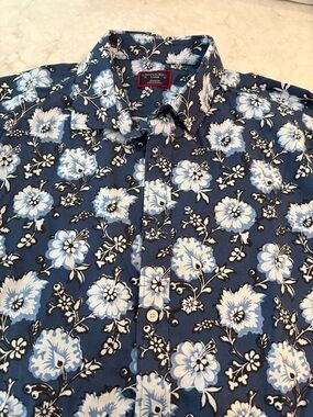 Untuckit Men’s Blue Floral Button-Down Shirt size L